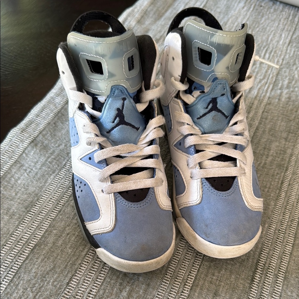 Jordan Blue and White Sneakers Sporty Design
